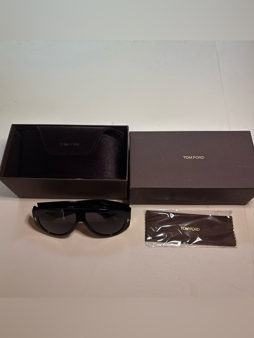 A243 - Tom Ford Bronson TF1044 01A Black Oversized Sunglasses 60mm